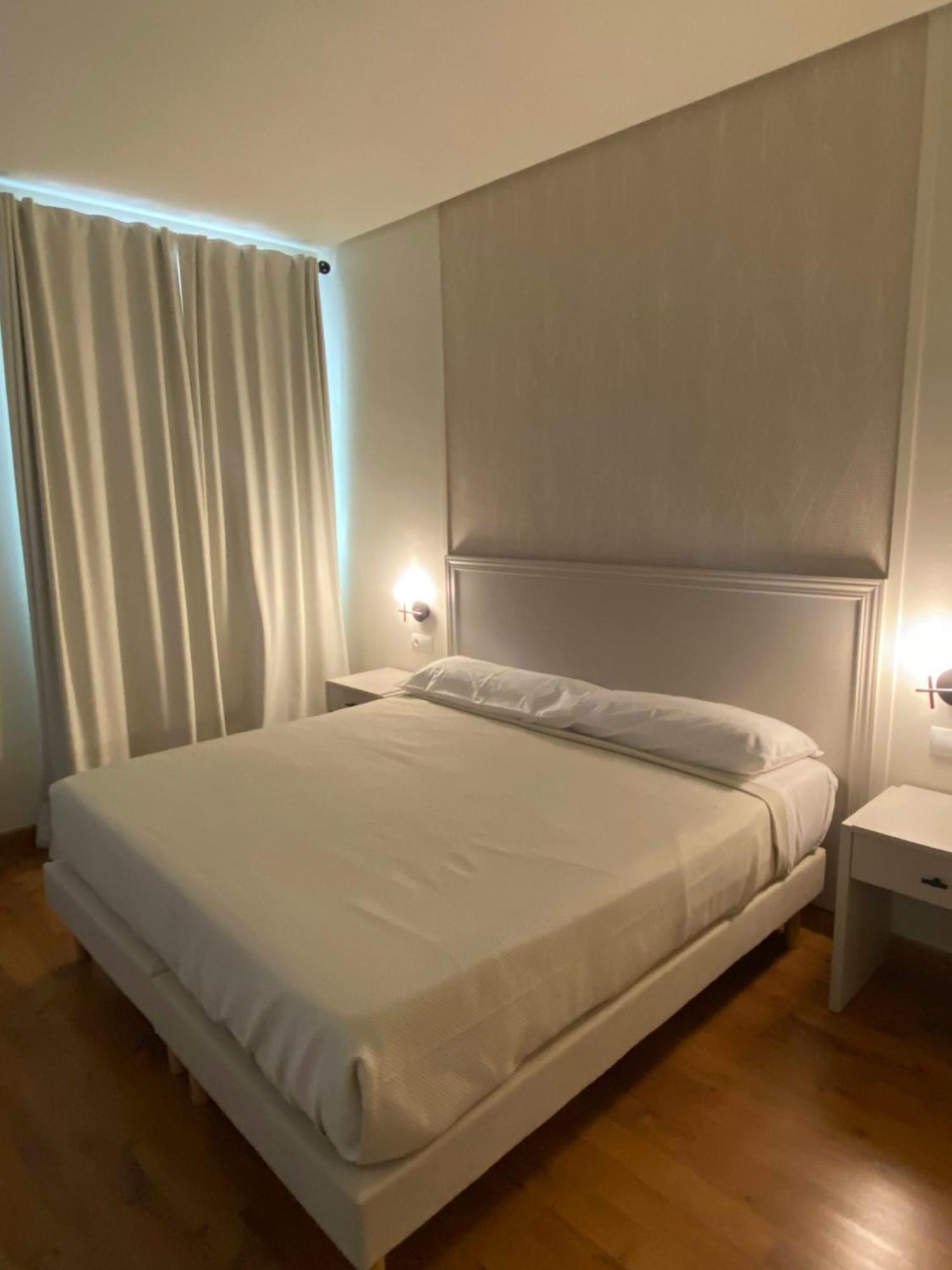 Hotel Santa Ana La Carlota Ngoại thất bức ảnh
